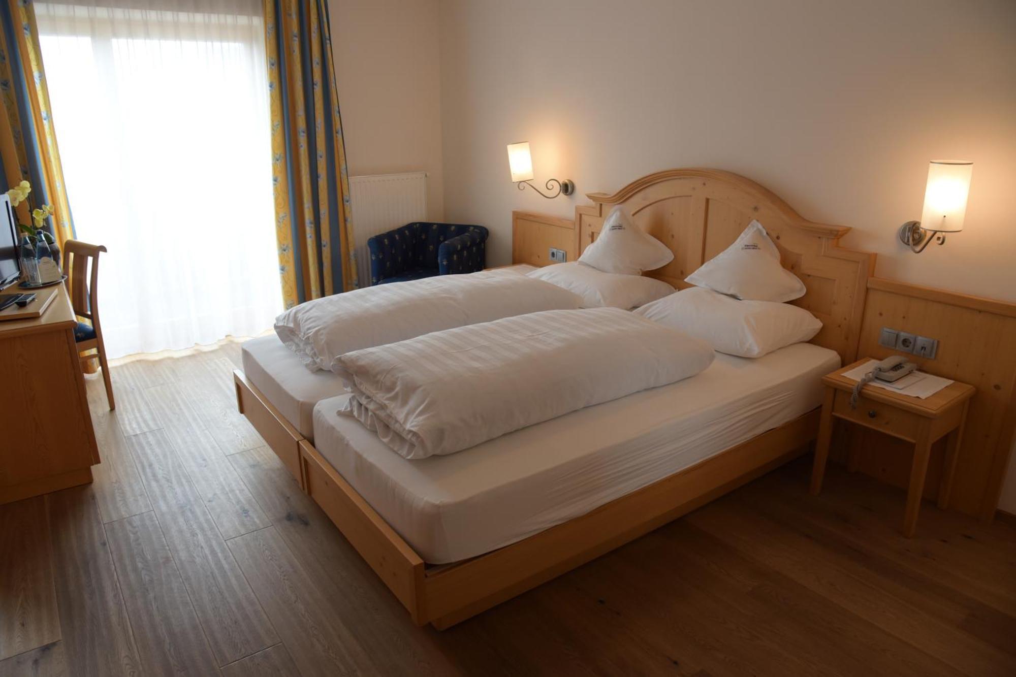 Hotel Oberwirt Weisses Kreuz Collepietra  Esterno foto
