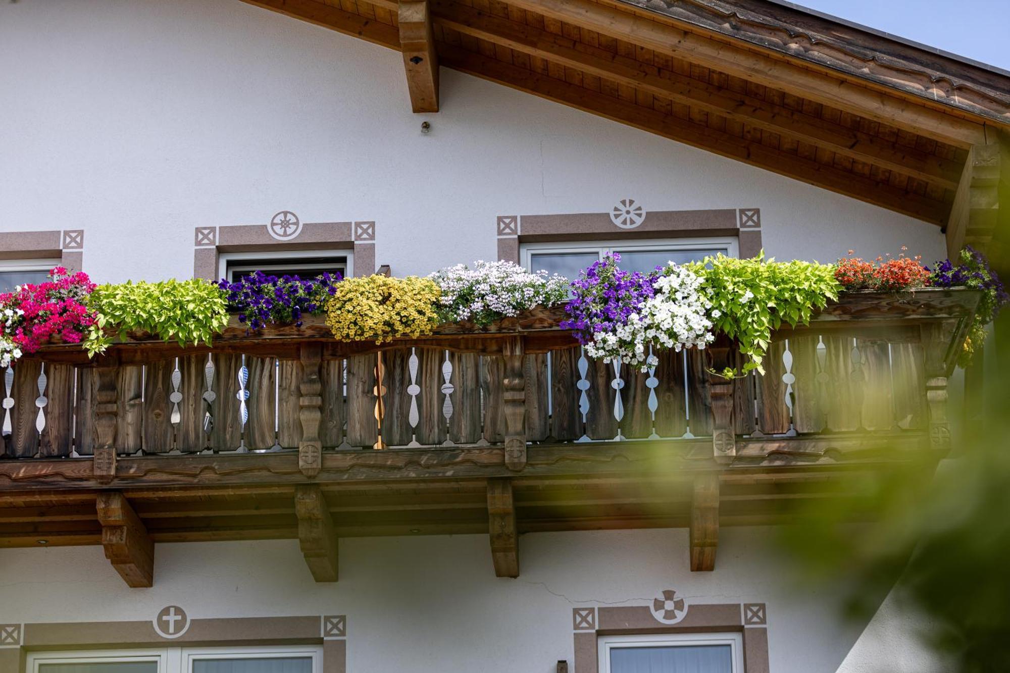 Hotel Oberwirt Weisses Kreuz Collepietra  Esterno foto
