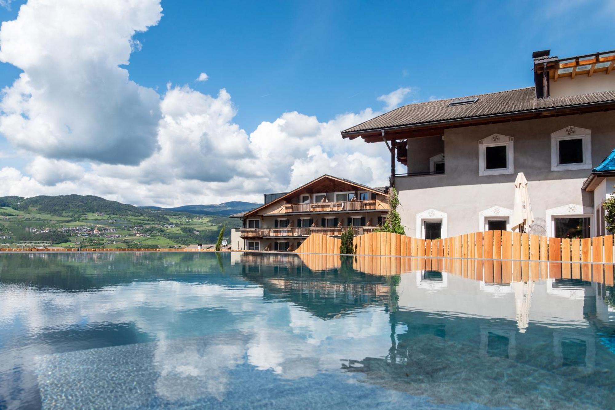 Hotel Oberwirt Weisses Kreuz Collepietra  Esterno foto