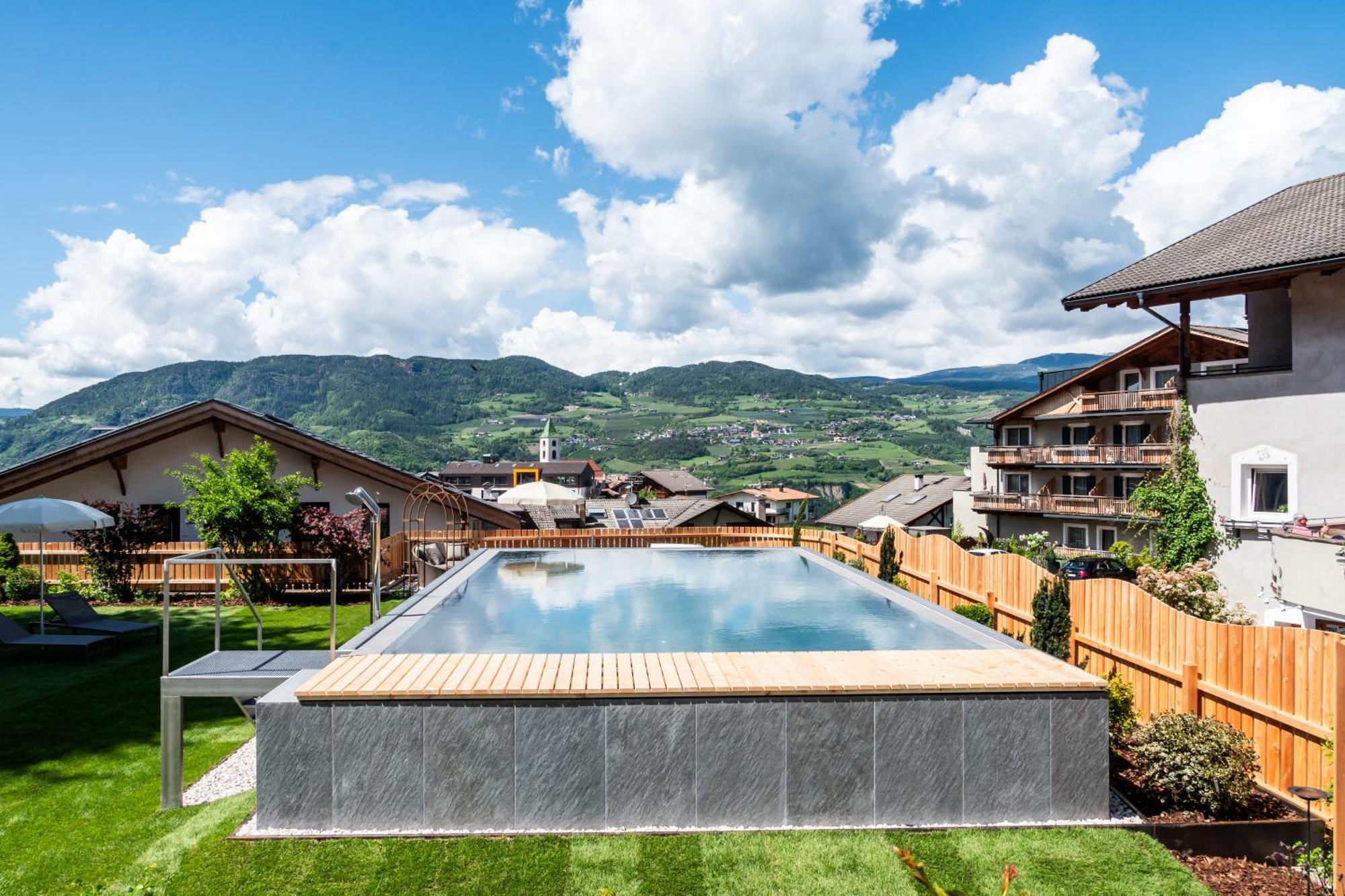 Hotel Oberwirt Weisses Kreuz Collepietra  Esterno foto