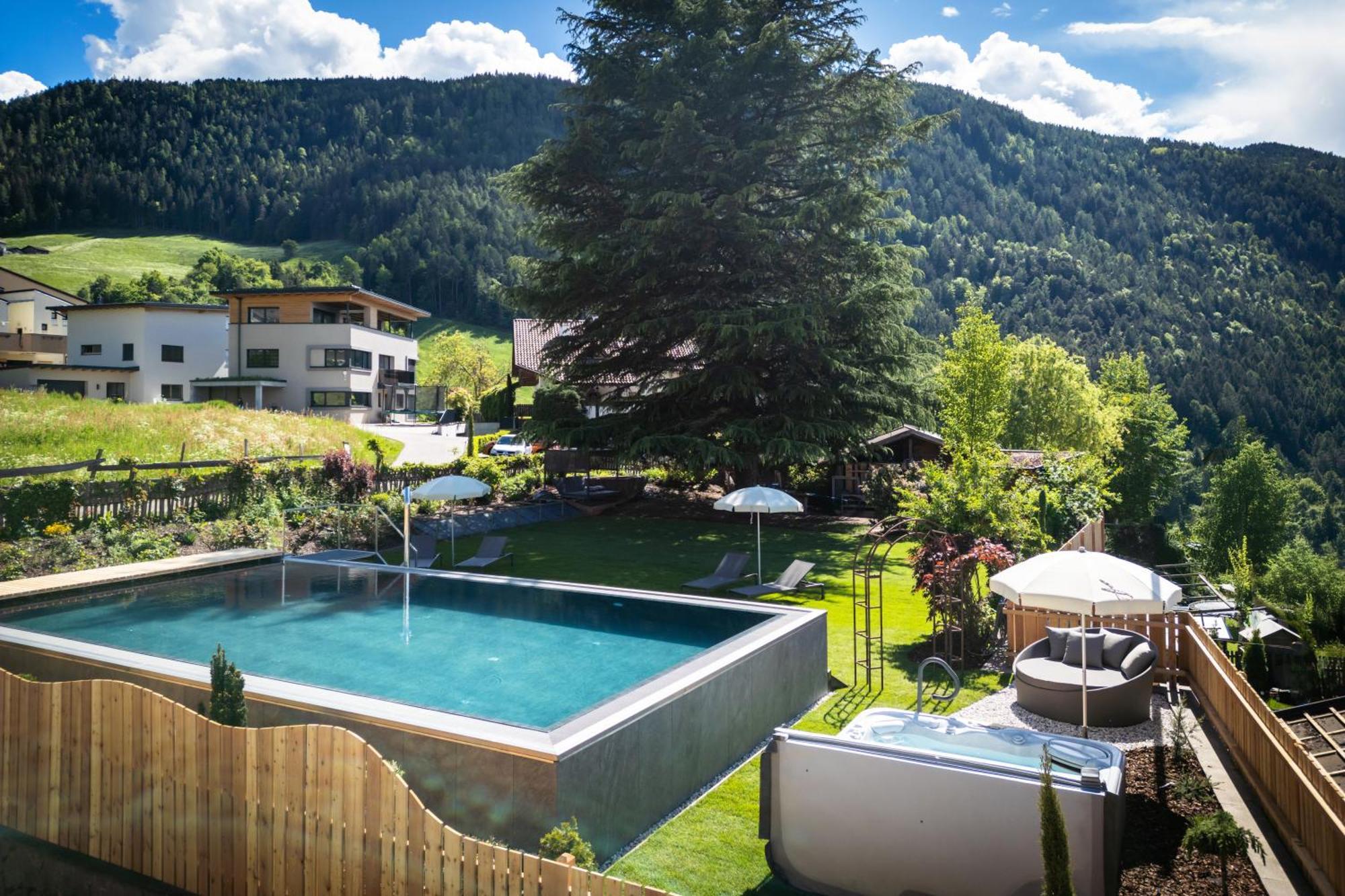 Hotel Oberwirt Weisses Kreuz Collepietra  Esterno foto