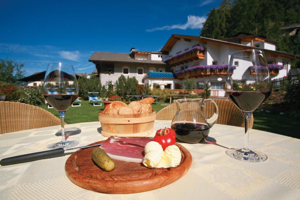 Hotel Oberwirt Weisses Kreuz Collepietra  Esterno foto