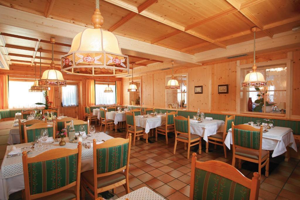Hotel Oberwirt Weisses Kreuz Collepietra  Esterno foto